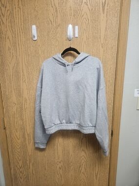 Time and Tru Light Gray Cropped Hoodie Sweatshirt